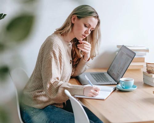 Secrétaire en télétravail